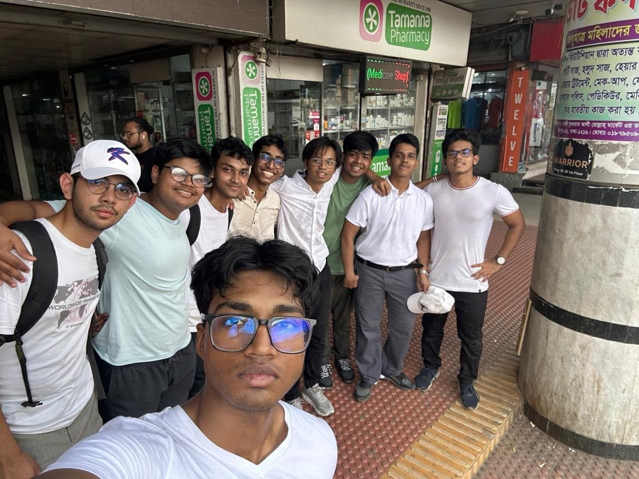 Hashi Ekshathe volunteers together during the Dhaka heatwave response